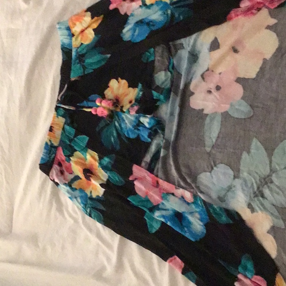 Hawaiian flower shorts with fabric in back